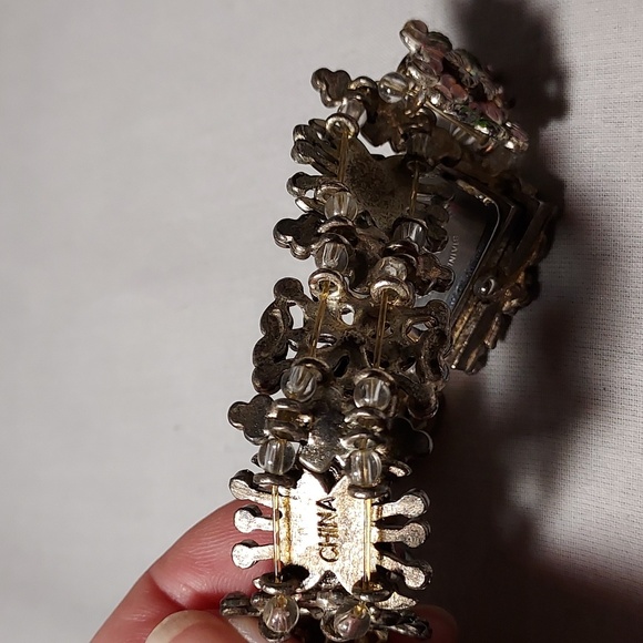 Vintage Avon Flower Rhinestones Stretch Band Women's Watch Unique Floral - Picture 6 of 10